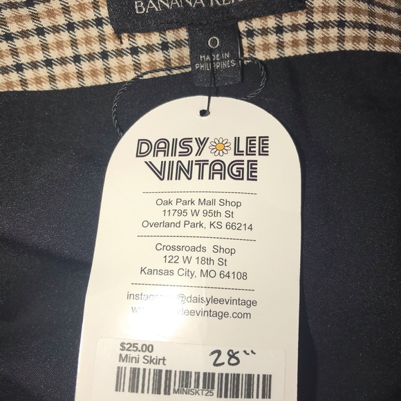 Banana Republic Mini skirt - Picture 2 of 4